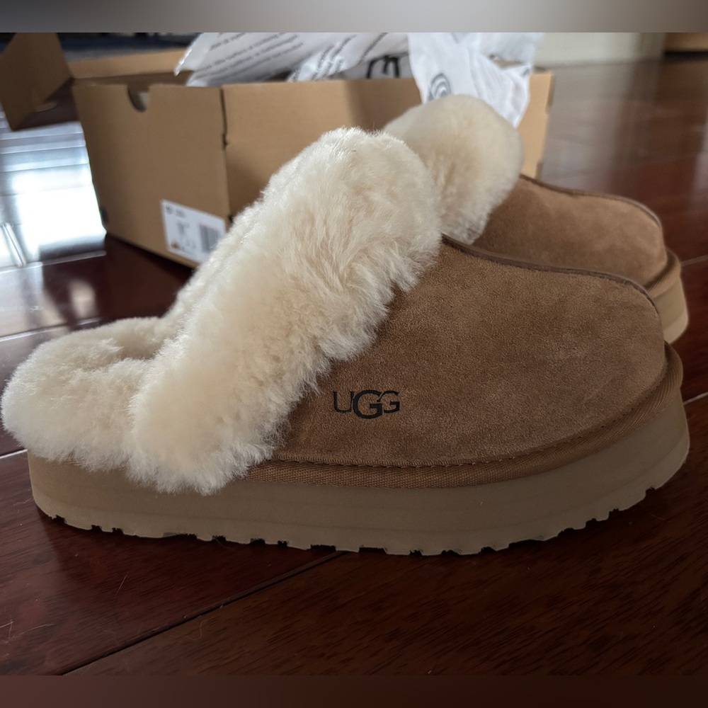 NIB UGG Brown Shearling ‘Disquette’ Slides - Picture 6 of 10